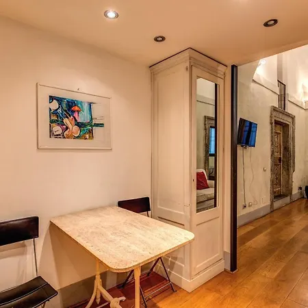 Magenta Collection Specchi Semesterbostad Rom