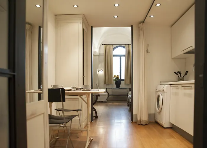 Magenta Collection Specchi Casa de Férias Roma