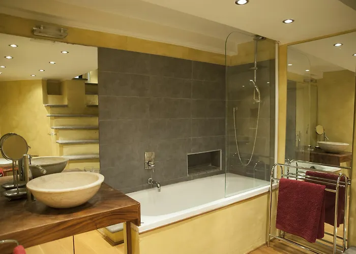 Magenta Collection Specchi