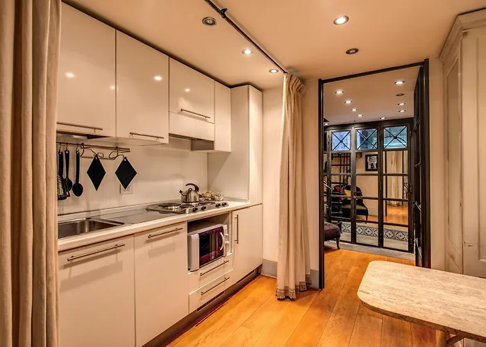 Magenta Collection Specchi Holiday home Rome